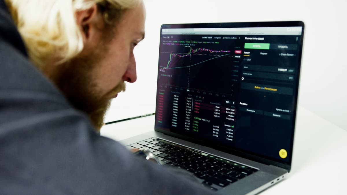 Volatilitas Tinggi dalam Trading: Kapan Model AI Perlu Di-pause