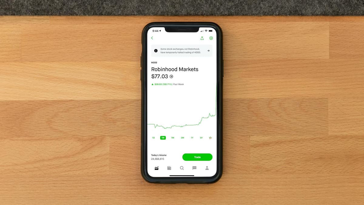 Volatilitas Tinggi: Kapan Model AI/ML Trading Perlu Di-pause?