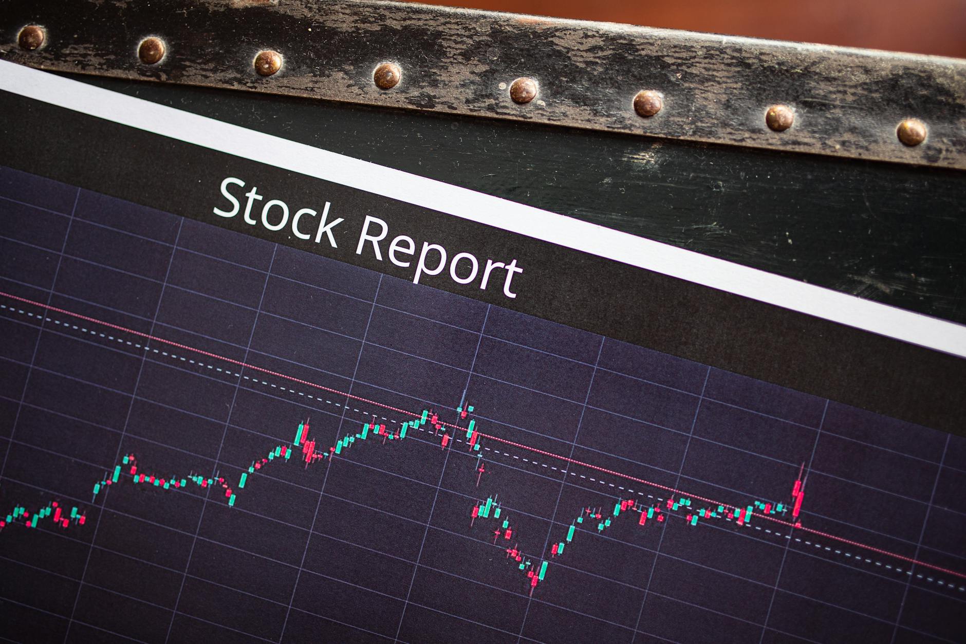 Ilustrasi: Detailed view of a stock report displaying a market performance graph with data trends.